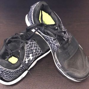 Women Under Armour Black Shoes 8